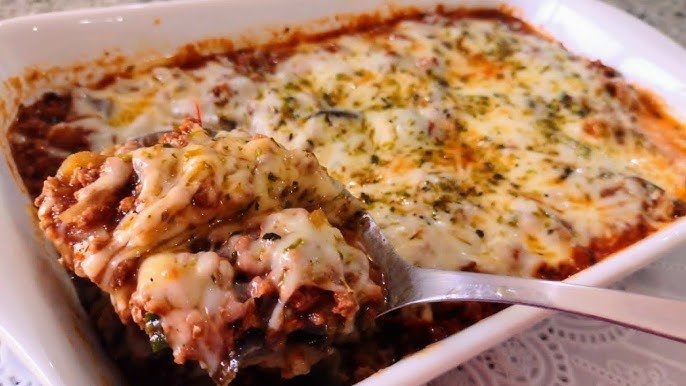 Berinjela no forno com carne moída e mussarela
