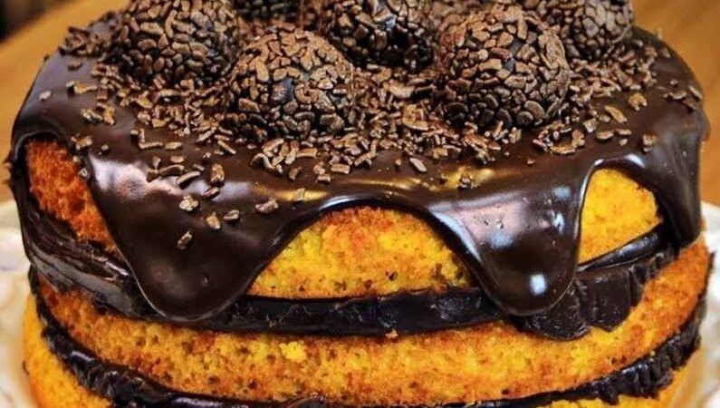 Bolo de Cenoura Molhadinho com Brigadeiro: Fácil, Rápido 🥧 5 (10)