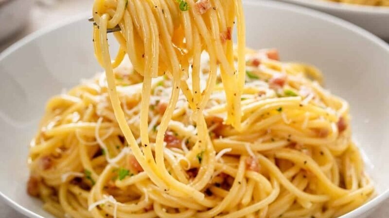 Receita de Espaguete à Carbonara Cremoso e Fácil de Preparar 5 (13)
