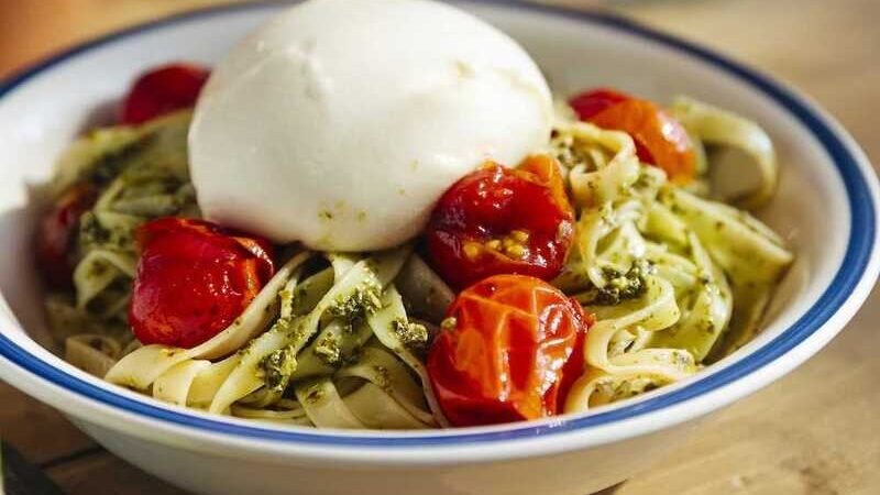 Massa com Burrata e Molho Pesto Jantar Perfeito para Dias Corridos 5 (11)