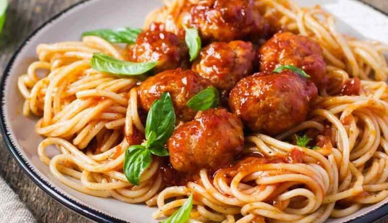 Almôndegas ao Molho de Tomate com Espaguete: Sabor e Simplicidade! 5 (17)