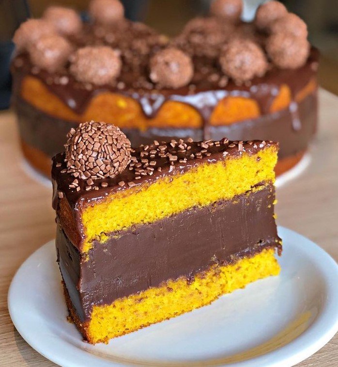 Receita de Bolo de Cenoura Recheado com Brigadeiro
