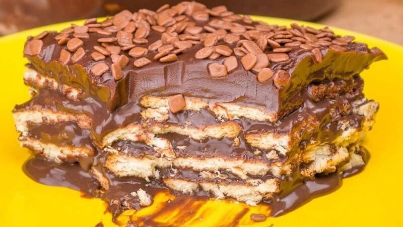 Receita de Pavê de Biscoito de Maizena com Chocolate: Simples e Cremoso 5 (12)