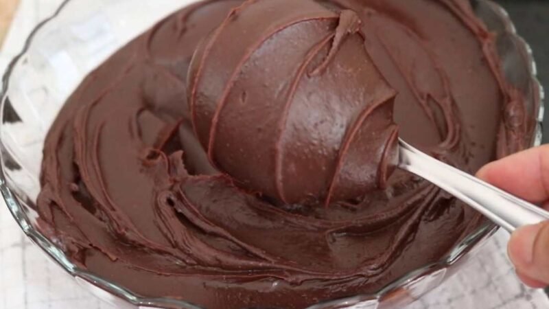 Como Fazer Recheio de Brigadeiro para Bolo: Cremoso e Irresistível 5 (11)