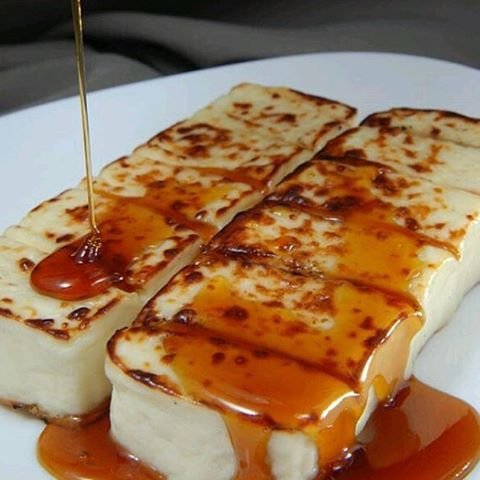 Queijo coalho assado com mel