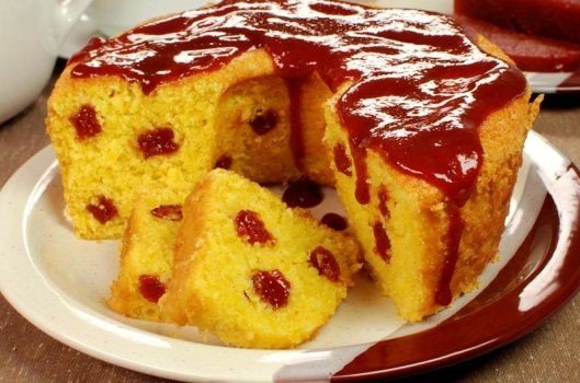Bolo de Fubá com Goiabada