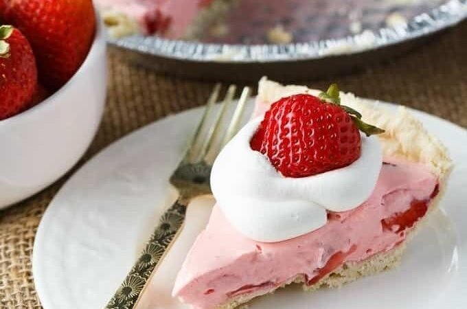 Como Preparar Torta de Morango com Creme: A Sobremesa Perfeita para Qualquer Ocasião 5 (15)