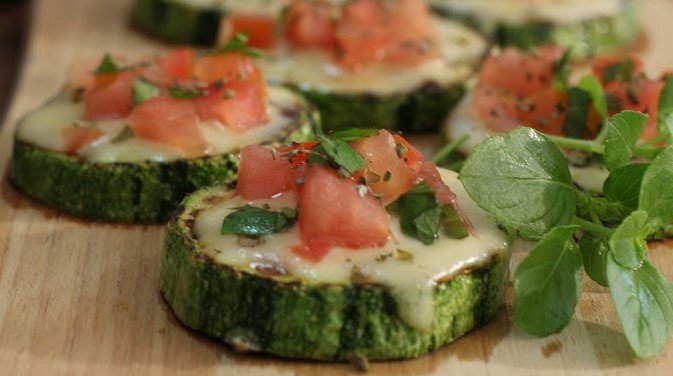 Pizza de Abobrinha e Tomate na Frigideira