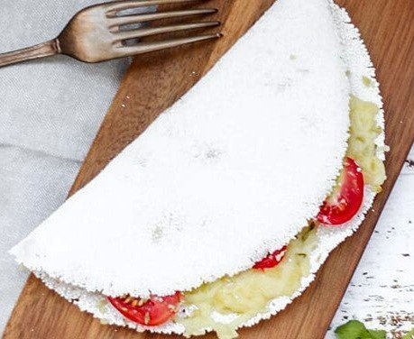 Tapioca de Frango com Queijo e Tomate
