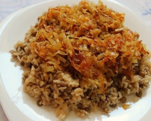 Arroz com Lentilhas e Cebola Caramelizada