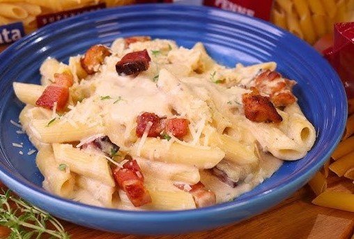 Macarrão penne ao molho branco