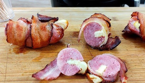 Salsichão com Queijo e Bacon