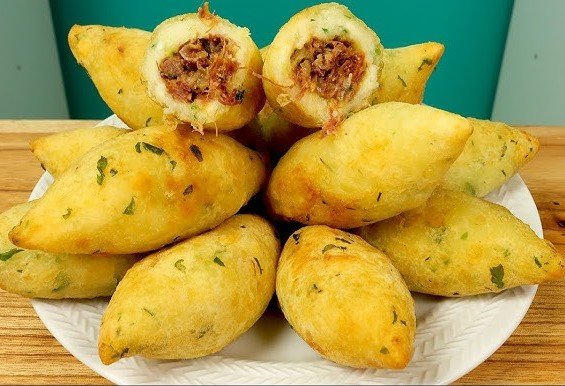 Bolinho de Mandioca de Carne Moída com Brócolis