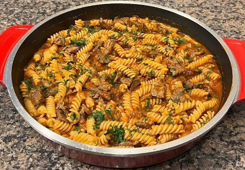Macarrão com Iscas de Carne