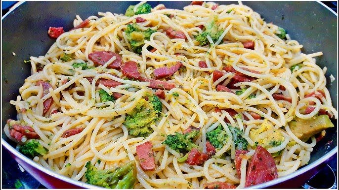 Macarrão de Bacon com Brócolis