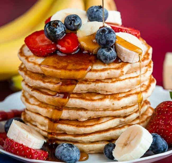 Panqueca de Banana com Frutas
