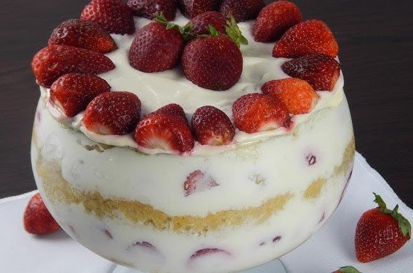 Pavê de Cream Cheese e Morangos