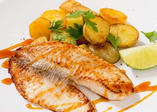 Jantinha rápida de tilápia na airfryer com batatinhas