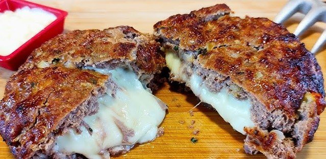 Kafta Recheada com Queijo na Sanduicheira