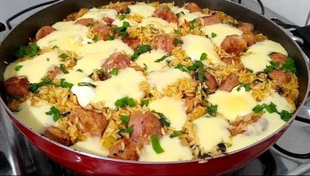 Arroz com Linguiça e Queijo