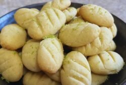 bolachinha de creme de leite com raspa de limao