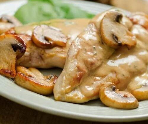 Frango ao Molho Cremoso de Cogumelos