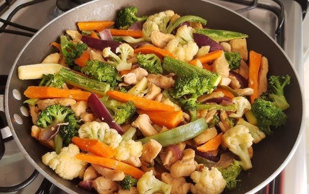 Frango Salteado com Legumes