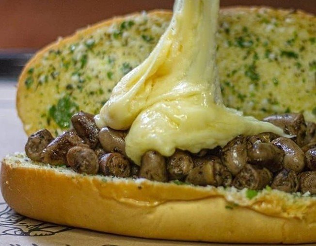 Pão de Alho Recheado com Coraçãozinho de Galinha