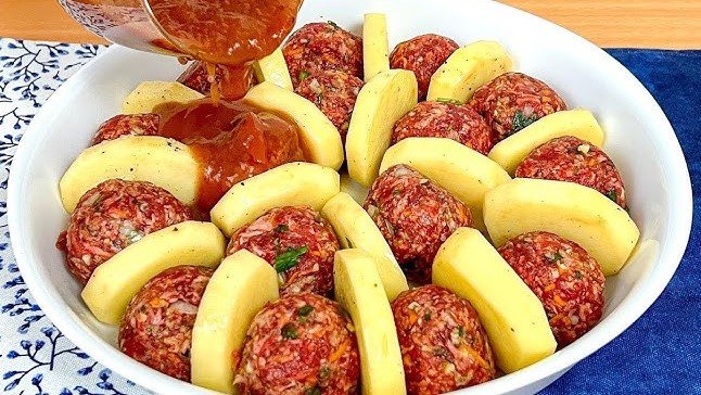 Batata Cozida com Almôndegas
