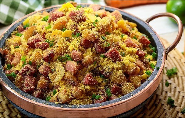 Farofa com Bacon, Cebolas e Banana