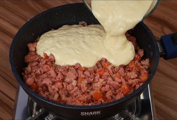 Fricassê de Linguiça na Frigideira