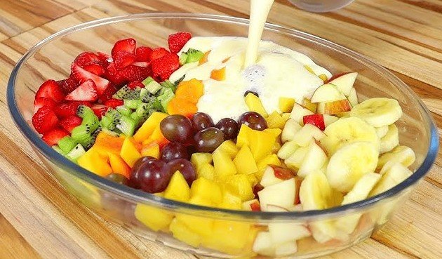 Salada de Fruta com Creme de Maracujá