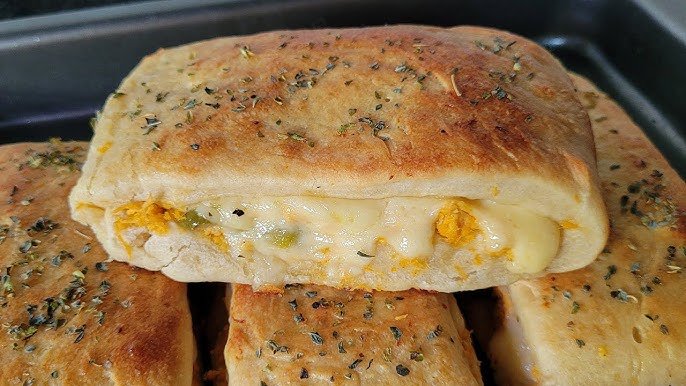 Salgado de Frango com Queijo