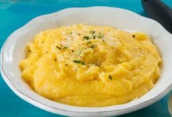 Receita de Polenta Tradicional ( Versão Paulista)