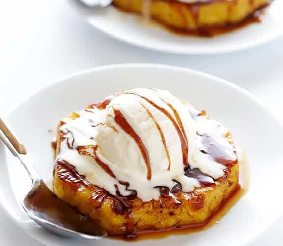 Abacaxi Assado na Massa Folhada