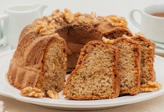 Bolo de Azeite e Mel com Canela e Nozes