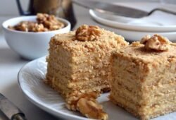 bolo de nozes com doce de leite