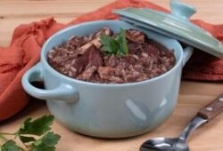 rojoes e arroz de sarrabulho