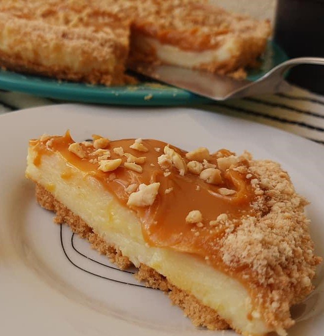 Torta Cremosa de Leite Ninho com Caramelo