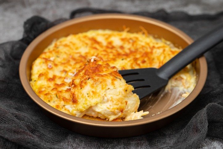 Bacalhau com Natas Tradicional, gratinado e cremoso, servido numa travessa
