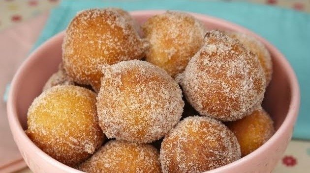 Bolinho de Chuva Macio com Açúcar e Canela
