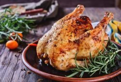 Chester Assado Dourado com Ervas Natalinas