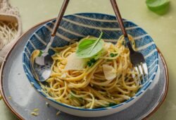 Esparguete simples de família Prato rápido para a ceia