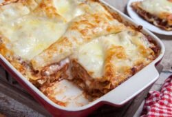Lasanha de Carne Moída Cremosa para Nata e fácil