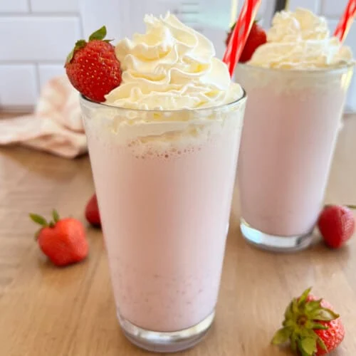 Milkshake de Morango Igual ao da Lanchonete - Cremoso e Gelado
