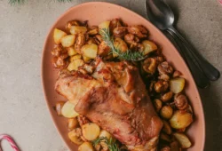 Pernil de porco no forno com batatas