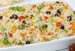 Receita de Arroz Festivo com Legumes e Passas