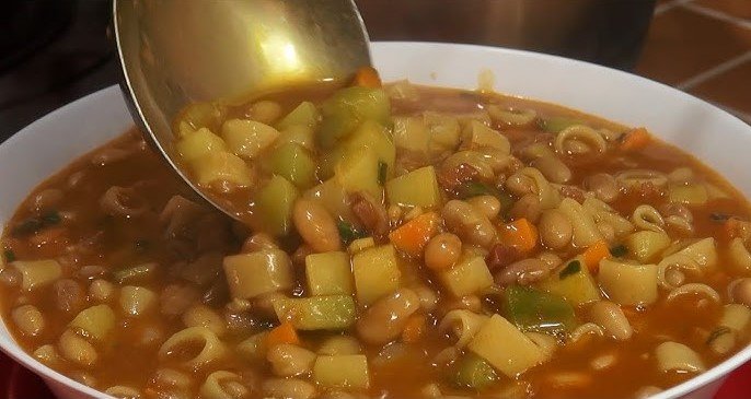 Sopa de Feijão com Macarrão