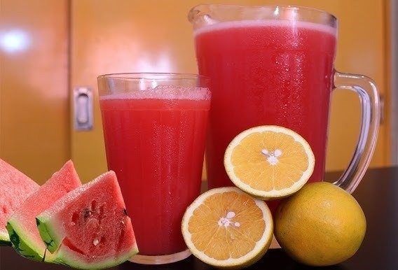 Suco Detox com Melancia, Laranja e Cenoura