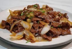 Tirinhas de Carne Aceboladas para Refeição Rápida